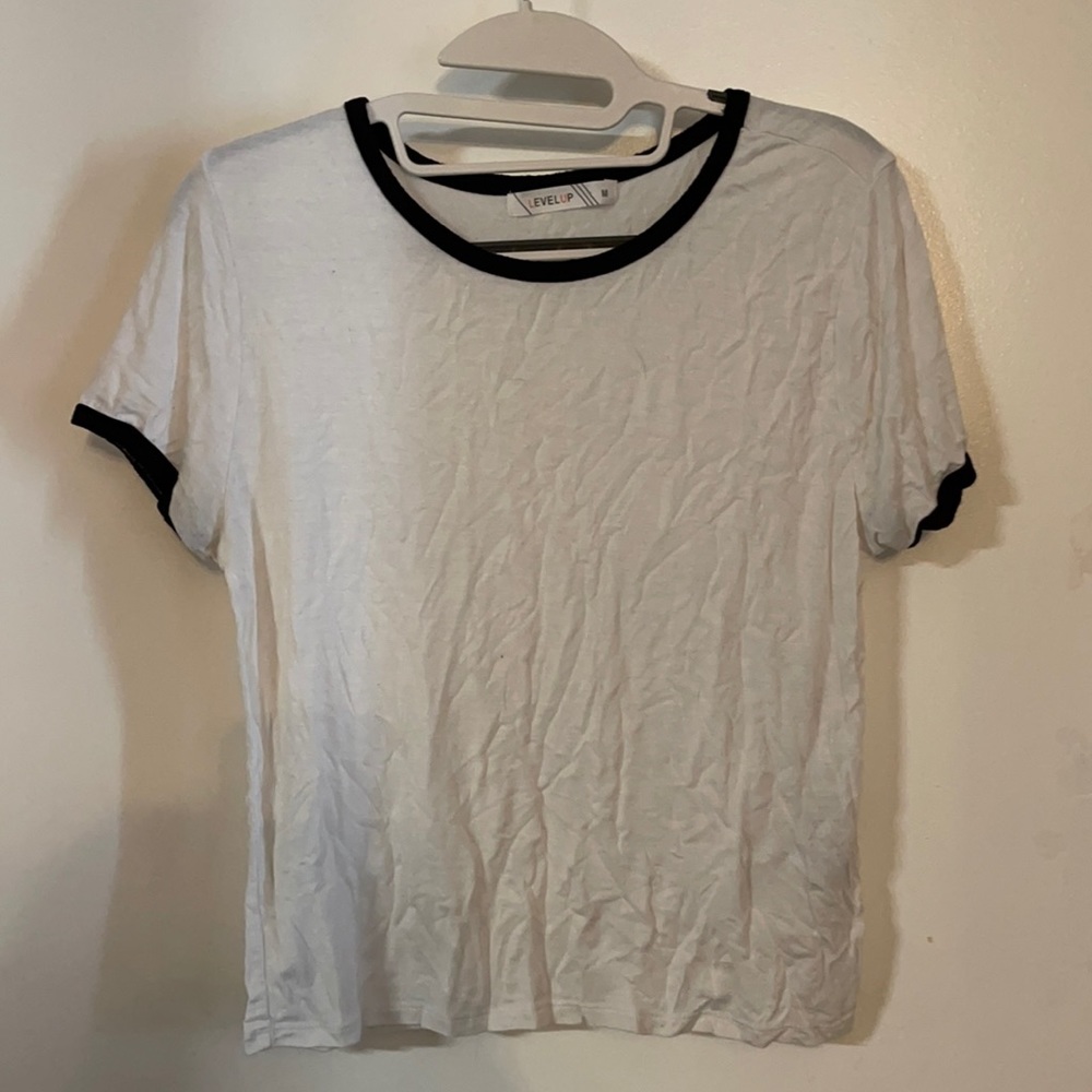 Level Up. Juniors. White T. Size Medium